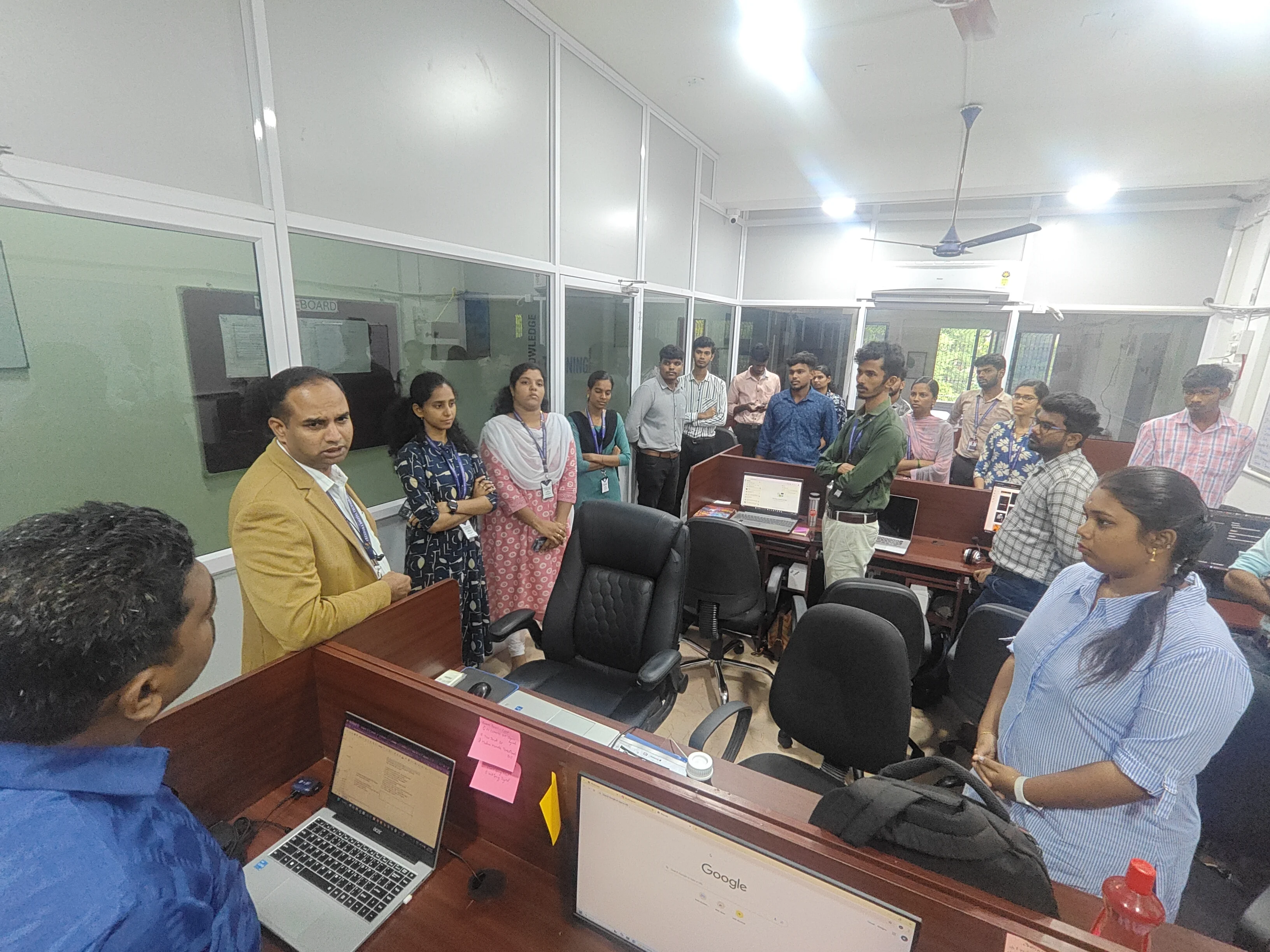 Daily Work Theme Meeting at Freshora